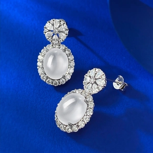 Elegante S925 Sterlingsilber Ohrhänger mit ovalem Mondstein und floralem Zirkonia-Besatz