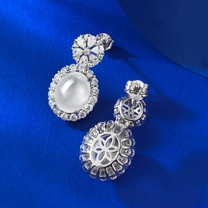 S925 Sterling Silber Ohrhänger mit ovalem weißem Stein und Zirkon-Blumendetails