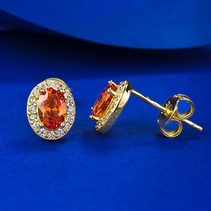 Orecchini a perno in argento 925 dorato con gemma ovale arancione e corona di diamanti