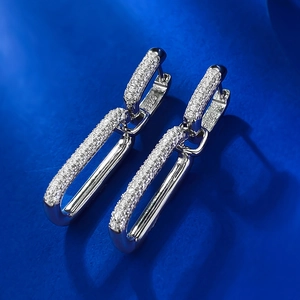Boucles d'oreilles trombone en argent 925 avec pavé de zircons blancs étincelants