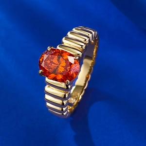 Anello con gemma arancione ovale e fascia dorata plissettata, gioielli vintage moderni da donna