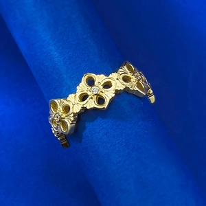 Macro shot of gold-plated 925 silver ring featuring hollow floral relief and zircon inlay