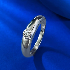 Minimalist S925 sterling silver ring with round cut white diamond in bezel setting