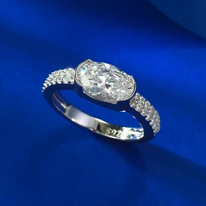 Classic S925 silver ring with 2ct oval cut center stone and side pavé diamonds