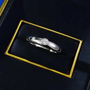 Close-up of a 30-carat round diamond ring in 925 silver set in a velvet jewelry box