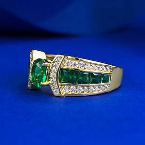 Luxurious S925 silver gold-plated ring with oval emerald-green stone and side diamonds
