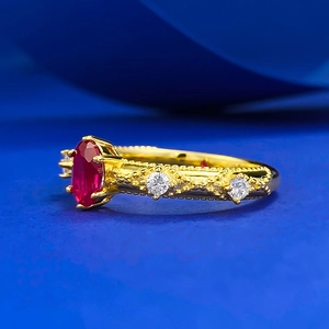 French style S925 gilded silver ring featuring an oval ruby and embossed texture