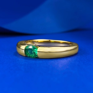 Elegant S925 sterling silver gold plated ring with a 4x5mm emerald green gemstone center