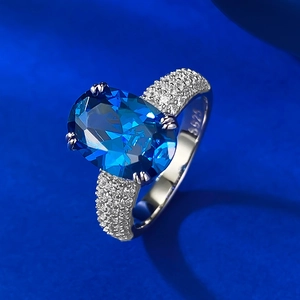 Bague en argent sterling S925 avec un grand saphir bleu ovale serti de quatre griffes
