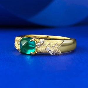 S925 silver gold-plated ring with emerald sugar-loaf zircon and brushed metal texture