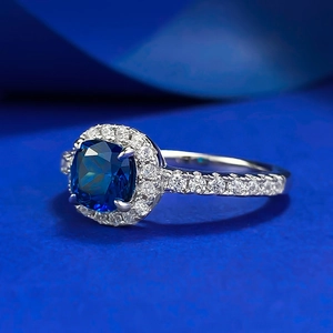 Bague de fiançailles en argent S925 avec saphir bleu royal taille coussin et halo
