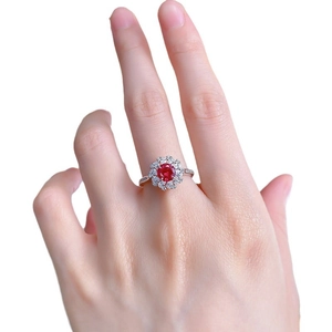 Bague en argent S925 avec rubis rouge sang de pigeon 6mm et pétales de diamants