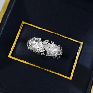 Detailed close-up of S925 silver irregular ring with multi-shape pavé diamonds in blue box