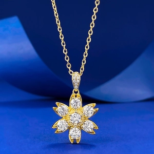 S925 Sterling Silver Daisy Flower Pendant Necklace Gold Plated Rhinestone Inlaid Fashion Commuter Jewelry For Women Gift
