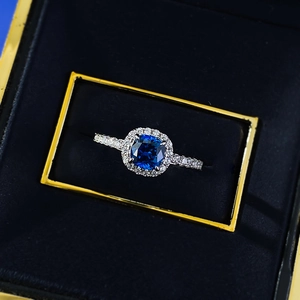 Bague saphir taille coussin en argent S925 avec halo de diamants et écrin de luxe