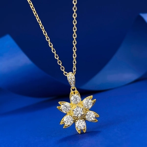 Elegant gold plated S925 silver daisy flower pendant necklace with clear zircon stones