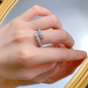 Macro shot of S925 silver snake ring featuring pavé diamonds and pear-cut drop stones