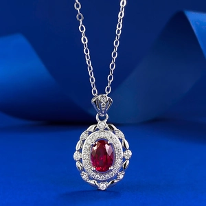 Collier élégant en argent S925 avec pierre ovale orange fanta et halo de diamants