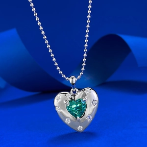 Pendente a cuore in argento S925 con gemma Paraiba verde e stelle su nastro blu