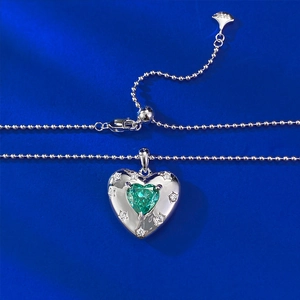 Collana a cuore in argento S925 con grande gemma verde Paraiba e dettagli a stella