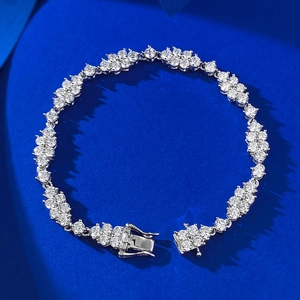 Eleganteres 925er Sterlingsilber Blumenarmband mit funkelnden Zirkonia-Steinen