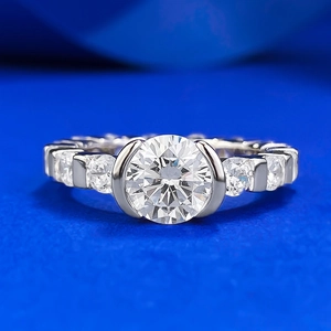 Elegant 925 Sterling Silver Ring For Women Featuring Round Cut White Rhinestone Classic Wedding Engagement Band Jewelry Gift