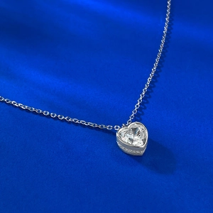 Elegante collana cuore in argento S925 con una grande pietra di zircone taglio cuore