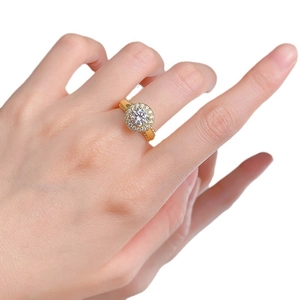 Bague luxueuse en argent S925 dorée avec pierre principale d'un carat et anneau perlé