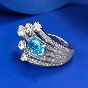 Bague luxueuse en argent S925 avec pierre centrale bleue ovale et anneau pavé de diamants