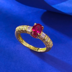 Bague luxueuse en argent 925 avec pierre précieuse rouge ovale et diamants étincelants
