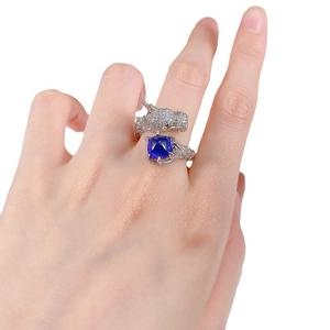 Anello drago cinese in argento con pietra blu a forma di zucchero e cristalli bianchi