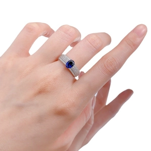 Bague élégante en argent S925 avec saphir bleu ovale 5x7mm et diamants pavés