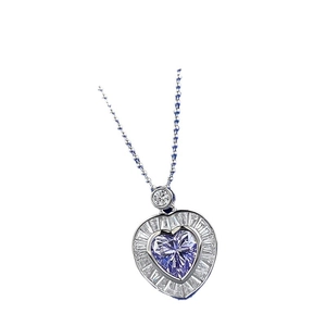 Collar con colgante de corazón en plata S925 violeta lavanda y piedras de halo