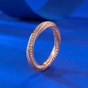 Luxurious rose gold S925 silver twist ring with pavé diamonds in a fluid Mobius design