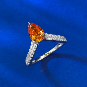 Bague avec saphir orange taille poire en argent S925 et sertissage de micro-diamants