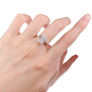 Anello con diamante di carbonio rettangolare taglio fiore di ghiaccio e montatura argento
