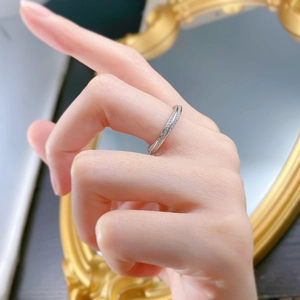 Close-up of S925 silver twisted rope ring with crystals worn on a female finger