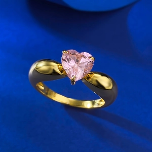 Bague luxueuse en argent S925 plaqué or avec une grande pierre rose en forme de cœur