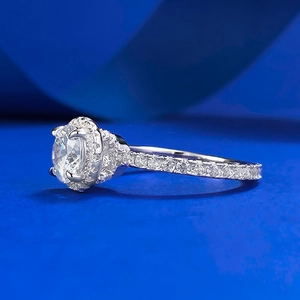 Classic S925 sterling silver halo engagement ring with brilliant round diamond setting