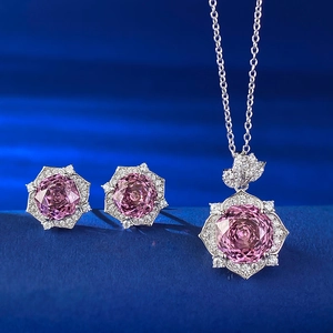 Ensemble collier et boucles d'oreilles en argent S925 avec pierres roses sculptées