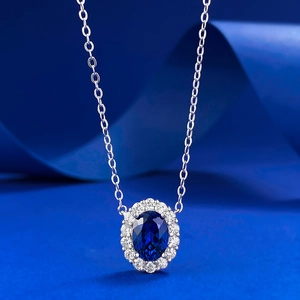 Collier Pendentif Ovale en Corindon Bleu en Argent Sterling 925 pour Femmes Élégant Collier de Pierres Précieuses en Strass Halo Bijoux