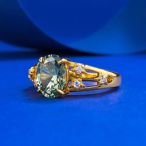 S925 silver ring with 6x9mm oval mint green gemstone and star detailing in gold finish