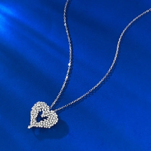 Elegante S925 Sterling Silber Herzanhänger Kette mit funkelnden Pavé-Kristallen
