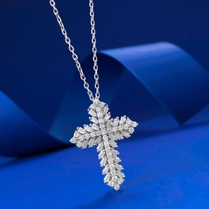 Elegant S925 sterling silver cross pendant necklace with sparkling pavé cubic zirconia