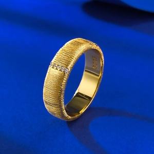 Macro shot of S925 silver gold-plated ring showing brushed texture and S925 hallmark
