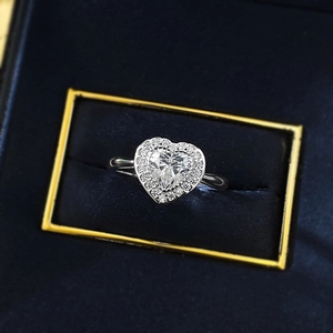 Bague en argent S925 avec diamant blanc en forme de coeur de 6mm sur écrin en velours