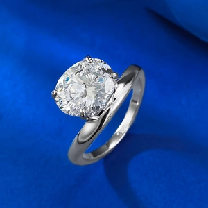 Bague en argent sterling S925 avec un grand diamant scintillant de taille ovale