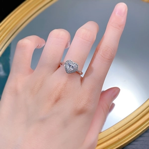 Bague élégante en argent sterling S925 avec un diamant blanc solitaire en forme de cœur