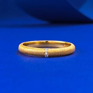 Minimalist brushed gold S925 silver ring featuring three vertical set sparkling stones