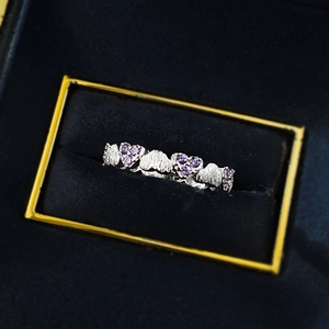 Bague vintage en argent 925 avec cœurs brossés et pierres précieuses violettes